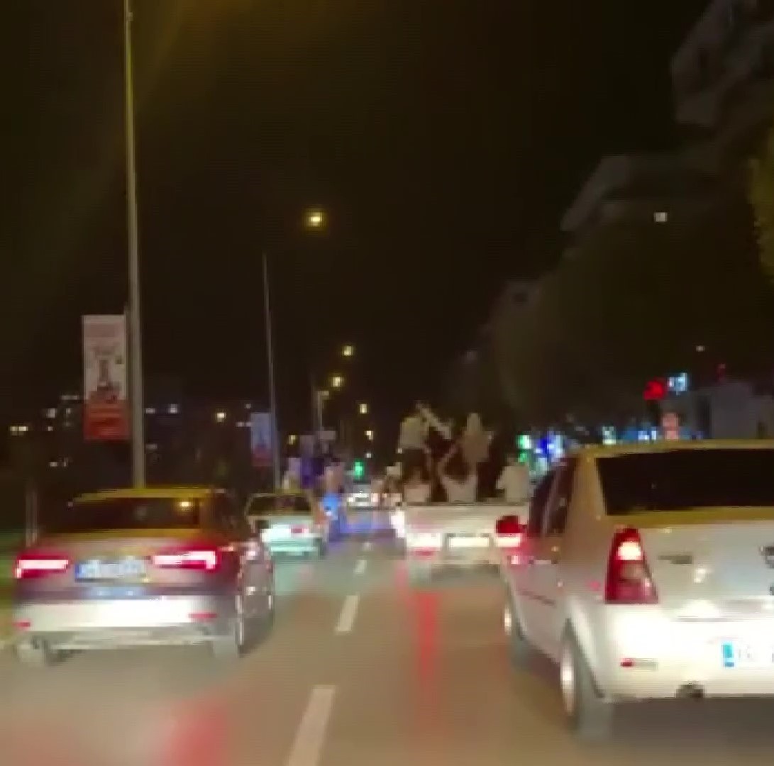 Bursada Asker Ve Düğün Konvoyunda Caddeleri Birbirine Kattılar