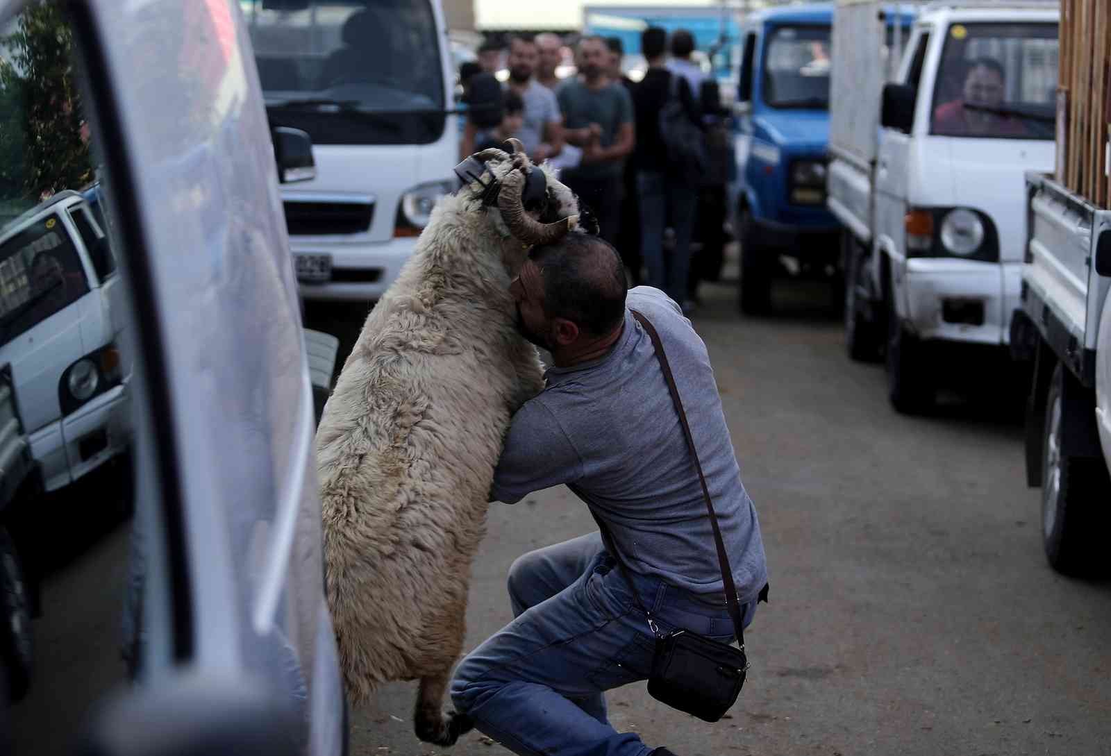 Bursada Bayramın İlk Günü Kurban Pazarı Ve Kesim Yerleri Doldu Taştı