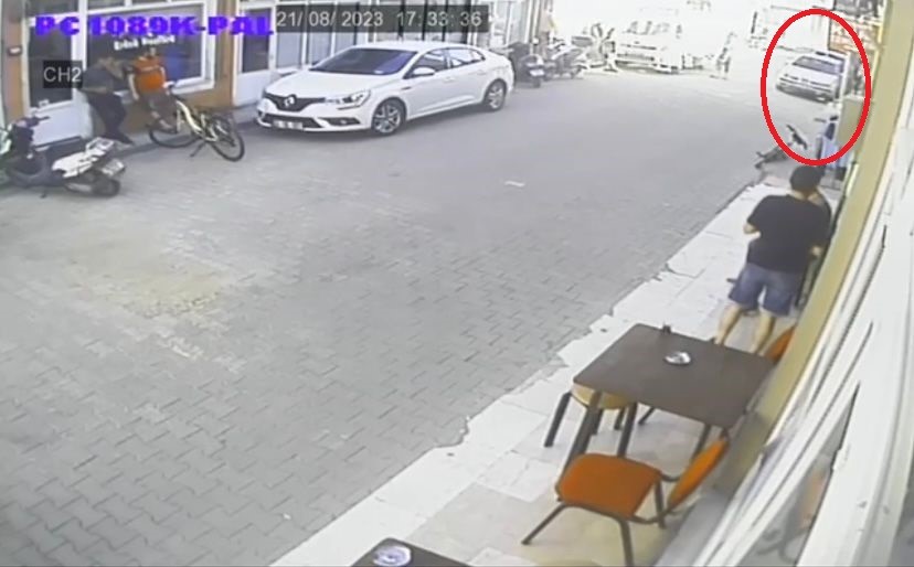 Bursada Bir Otomobil Alev Alev Yandı, Yanındaki Tüp Kamyoneti Korkuttu