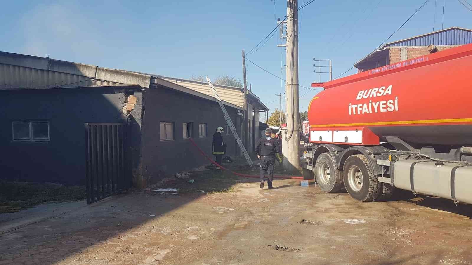 Bursada Boya İmalathanesinde Patlama Ve Yangın