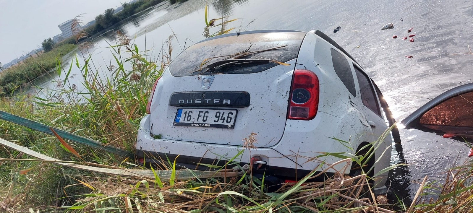 Bursada Çaldıkları Otomobili Dereye Attılar