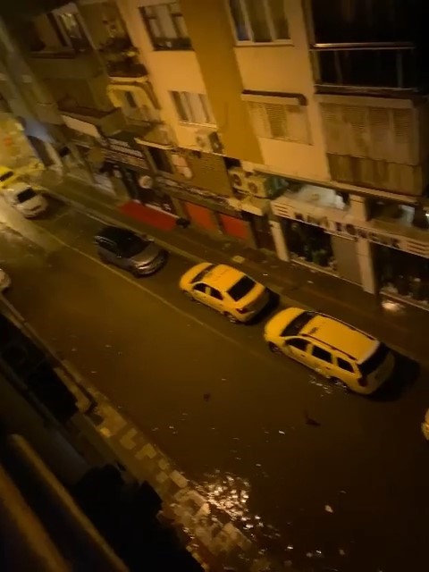 Bursada Deniz Taştı, Gemi Yan Yattı