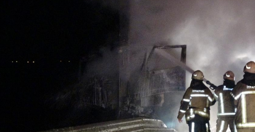 Bursada Feci Kaza: 2 Kişi Sıkıştıkları Kamyonda Yanarak Can Verdiler