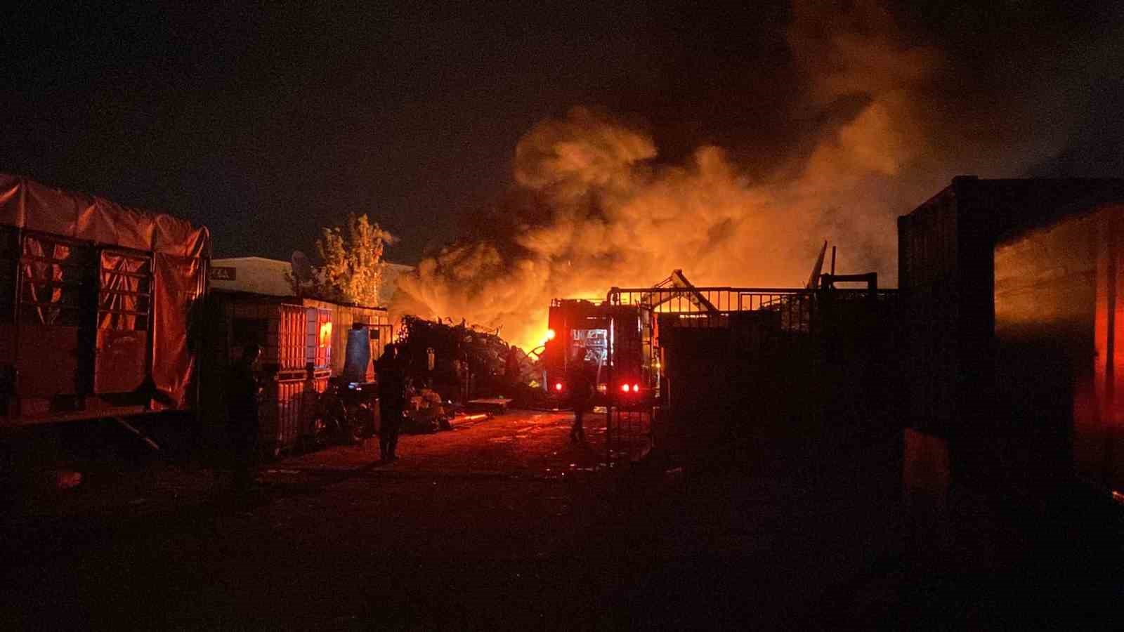 Bursada Geri Dönüşüm Firmasında Korkutan Yangın