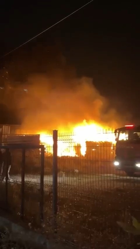Bursada Geri Dönüşüm Tesisi Alev Alev Yandı