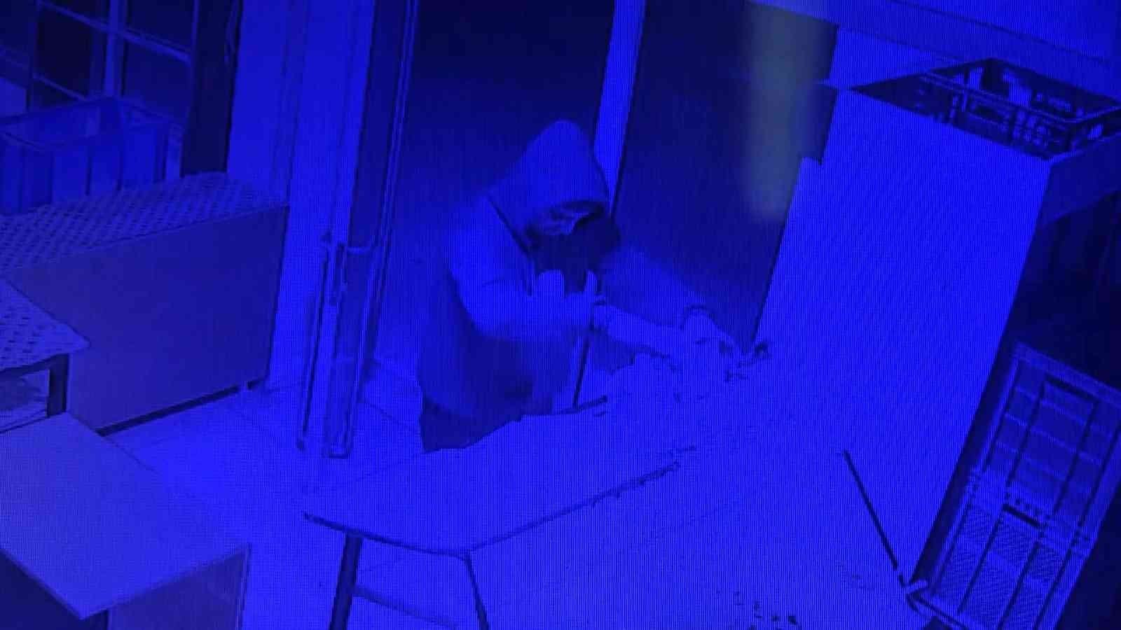 Bursa'da Hırsız Sadaka Kutusunu Böyle Çaldı