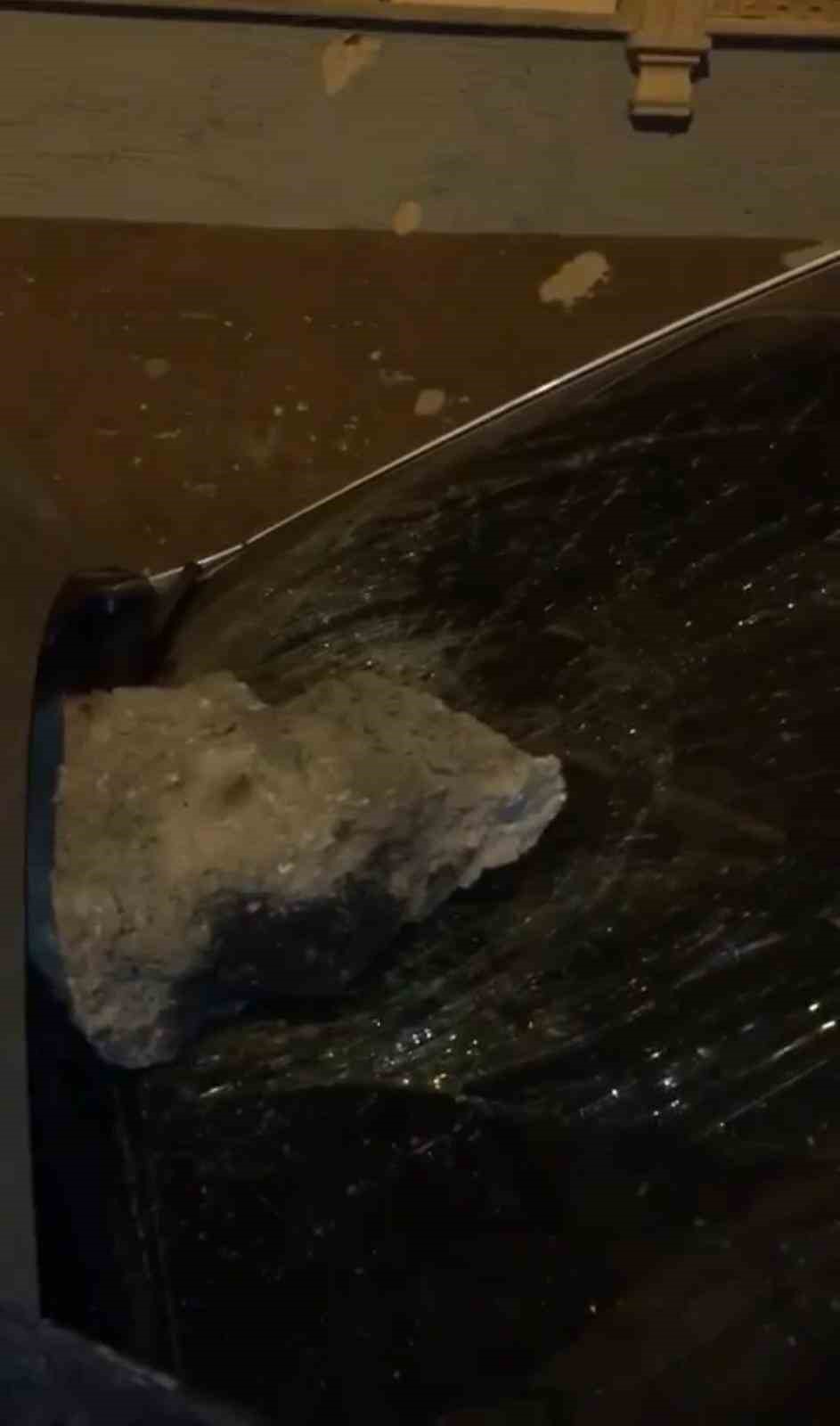 Bursada Husumetlisinin Aracını Önce Taşladı Sonra Yaktı