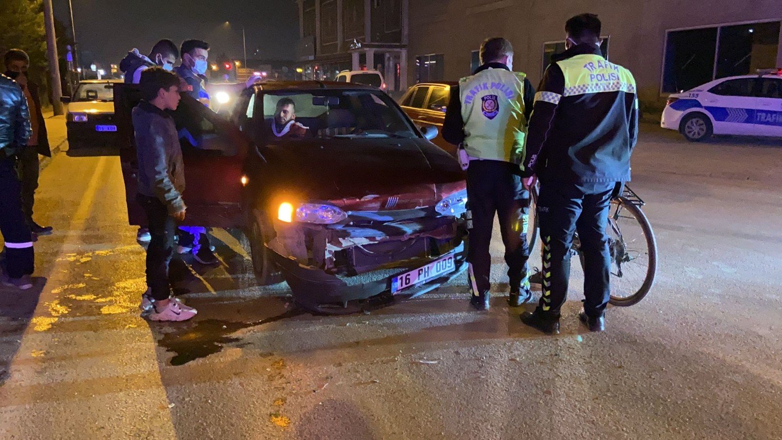 Bursada İki Otomobil Çarpıştı: 3 Yaralı