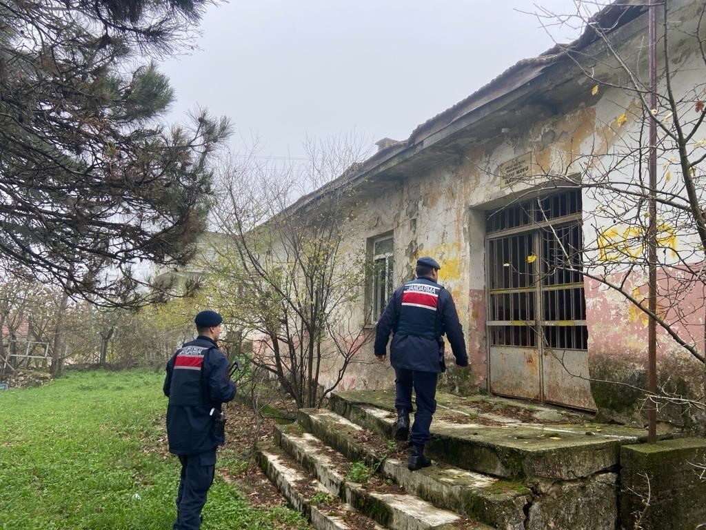 Bursada Jandarma Aranan 18 Şahsı Yakaladı