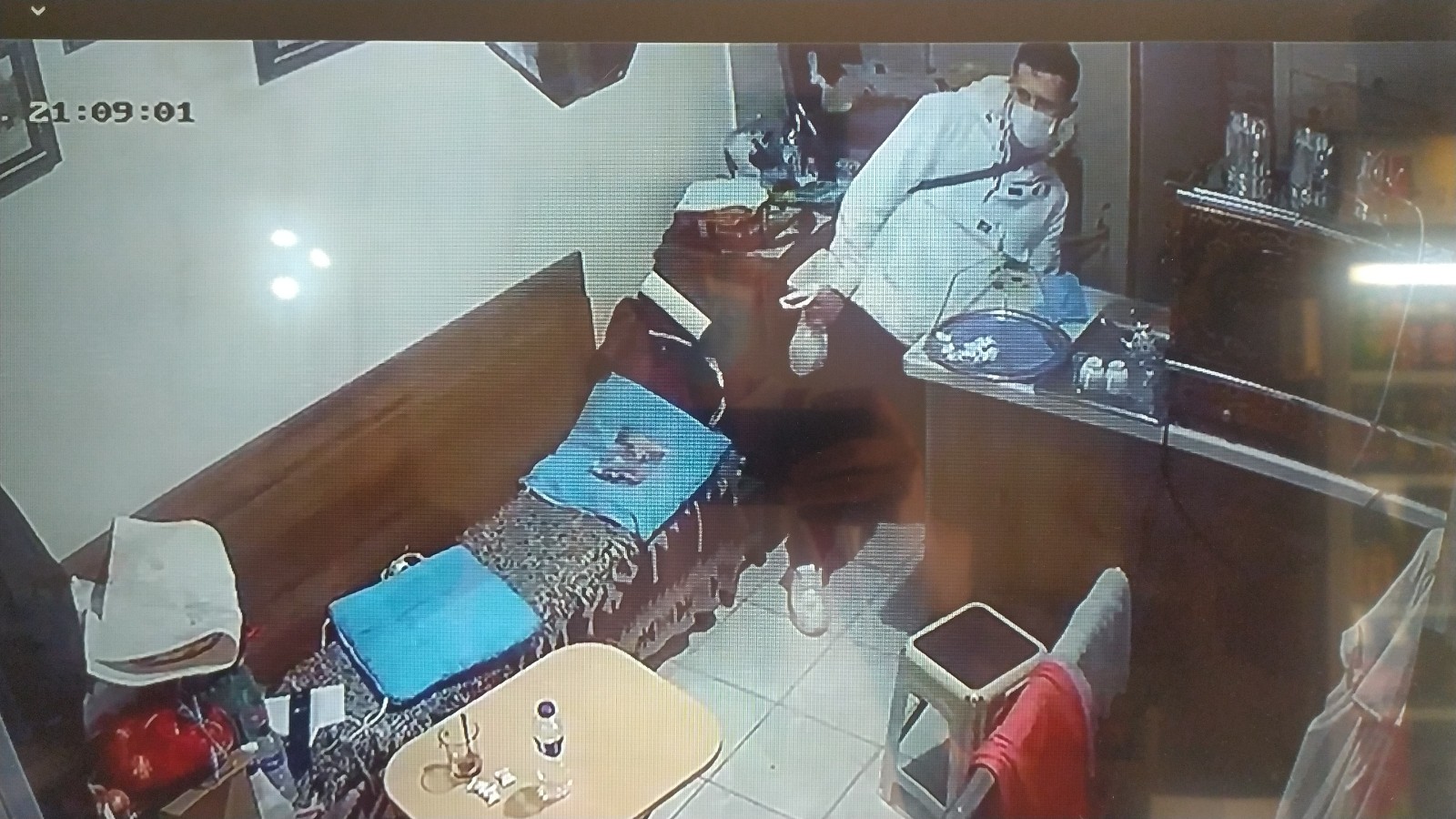 Bursada Kadın Esnafın Dükkanına Giren Hırsız Çantayı Çalıp Kayıplara Karıştı