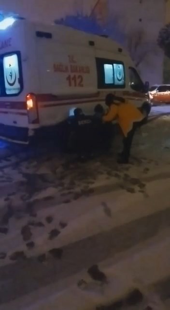 Bursada Kar Yağışı Kimini Güldürdü, Kimini Üzdü