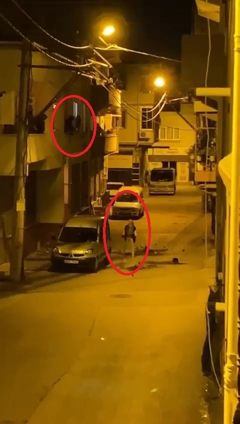 Bursada Komşular Arası Gürültü Kavgası Sokağı Karıştırdı...saksılar Havada Uçuştu