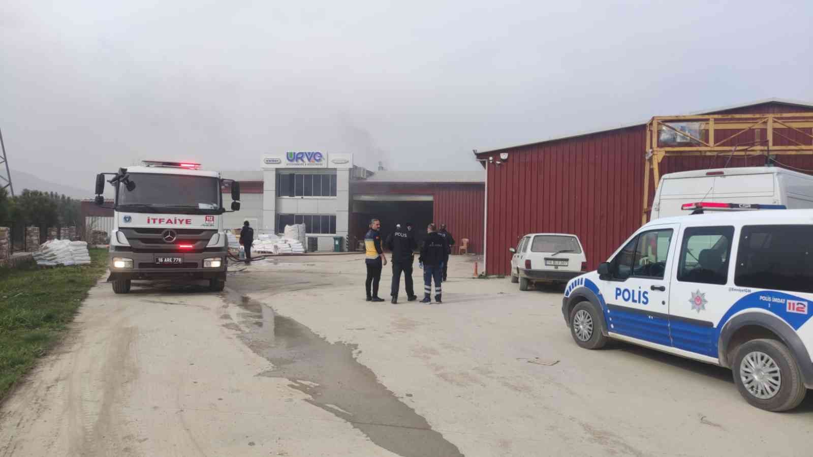 Bursada Korkutan Fabrika Yangınında Bir İtfaiye Eri Yaralandı