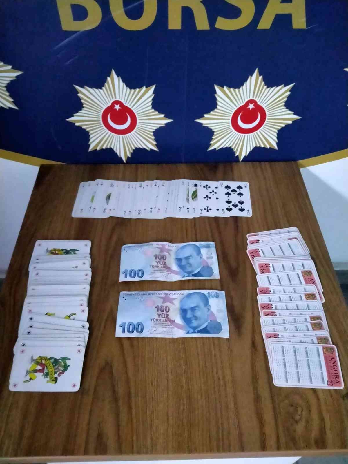 Bursada Kumarbazlara Suçüstü Baskın : 10 Kişiye İşlem Yapıldı