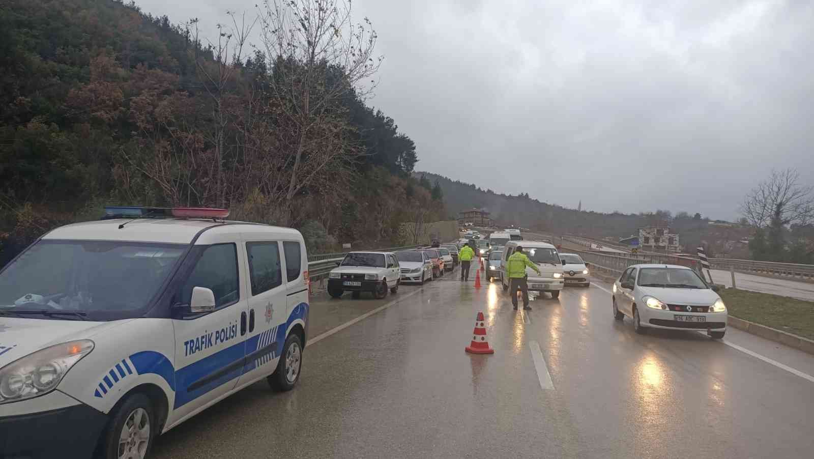 Bursada Maddi Hasarlı Zincirleme Trafik Kazası