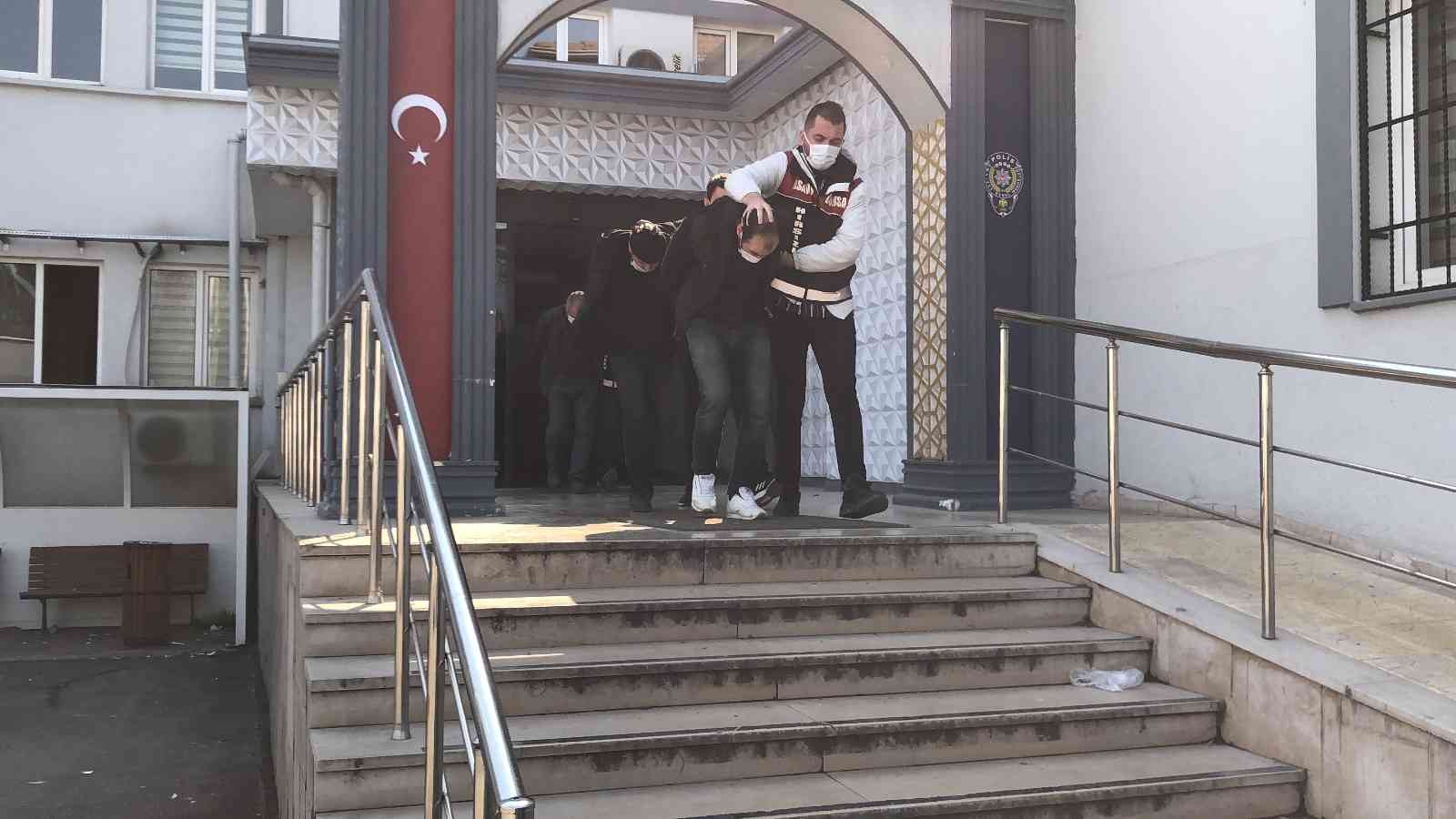 Bursada Mazgal Ve Rögar Kapağı Hırsızları Yakayı Ele Verdi