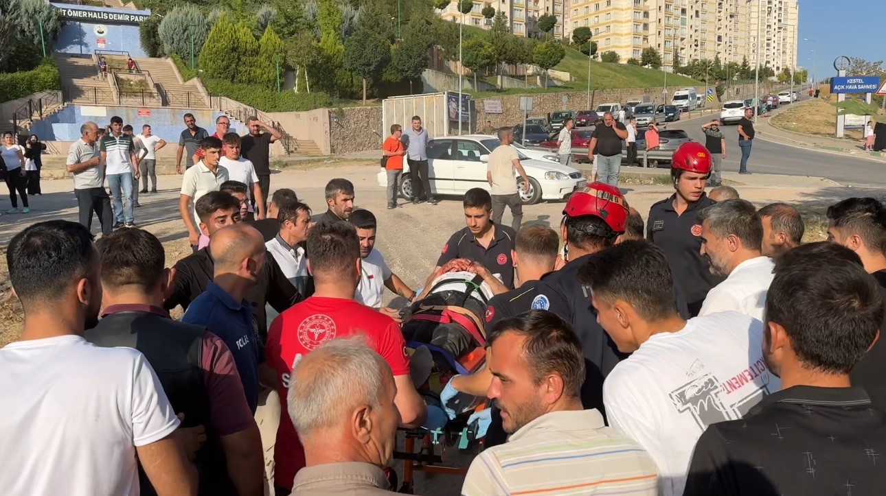 Bursada Minibüs Dereye Uçtu: Sürücü Nefes Kesen Operasyonla Kurtarıldı