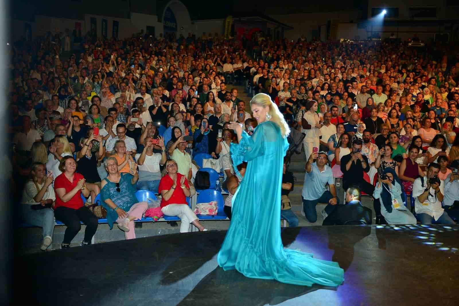 Bursada Muazzez Ersoy İle Nostalji Rüzgarı