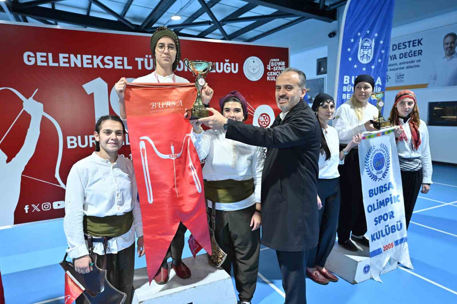 Bursada Okçular Hedefi 12Den Vurdu