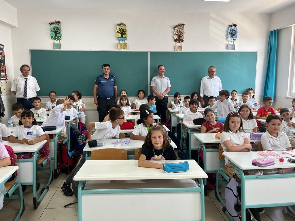 Bursada Okul Polisi, Eğitim Kurumları Çevresinde Kuş Uçurtmuyor