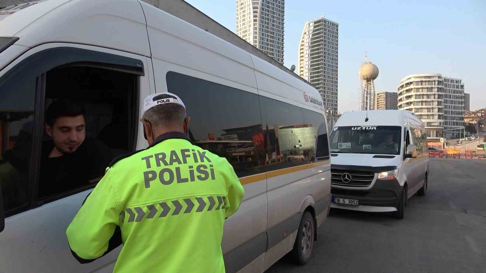 Bursada Okul Ve İşçi Servislerine Yakın Takip