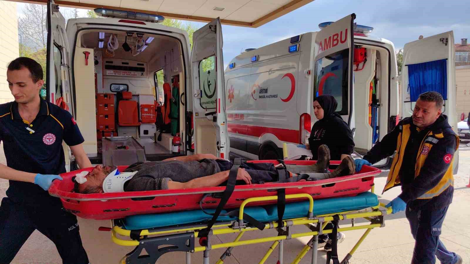 Bursada Otomobil Devrildi : 4 Yaralı