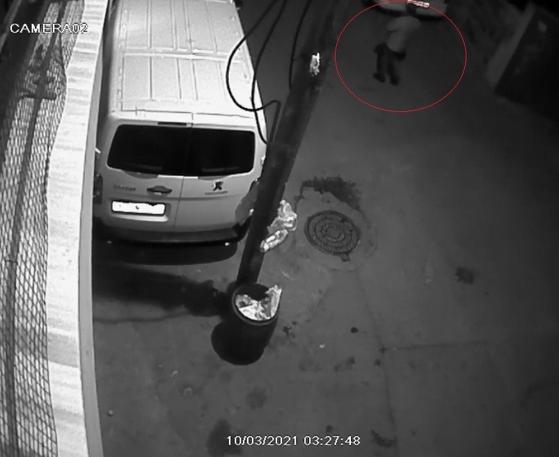 Bursada Otomobil Kundaklama Anları Güvenlik Kamerasına Yansıdı