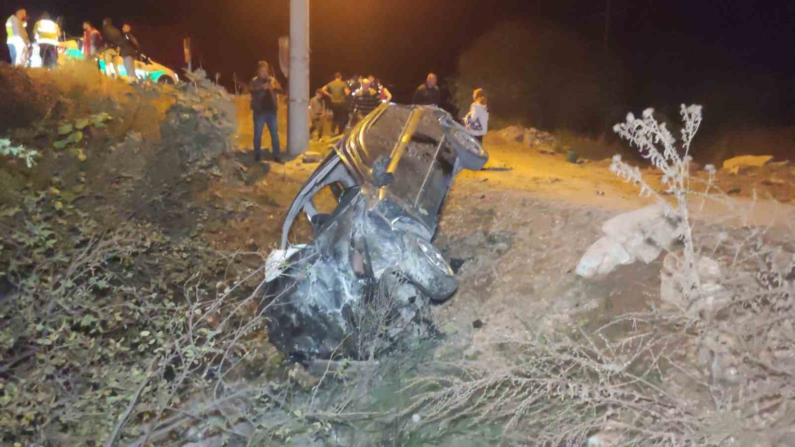 Bursada Otomobil Şarampole Uçtu, 2 Kardeş Ve Kuzenleri Ölümden Döndü