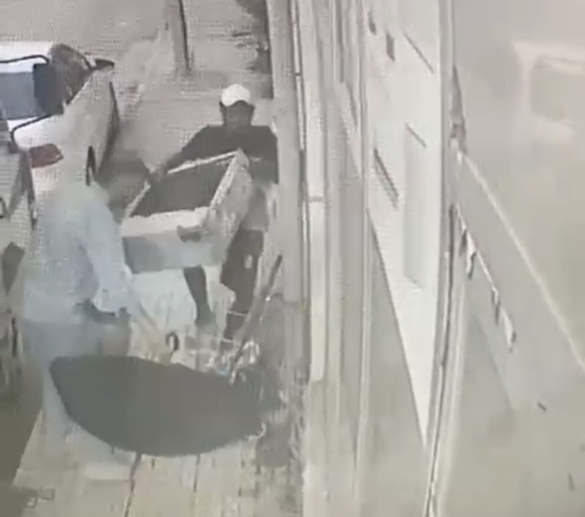 Bursada Pazar Arabasıyla Klima Motoru Çaldılar