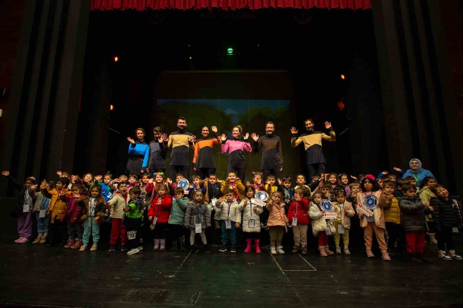 Bursada Perde Çocuklar İçin Açıldı