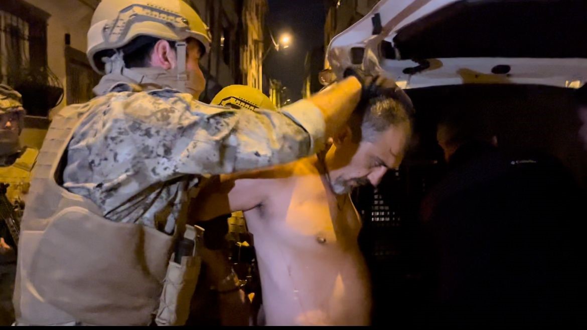 Bursada Polise Silah Çeken Boksör Saatlerce Direndi, Özel Harekat Baskınıyla Yakalandı