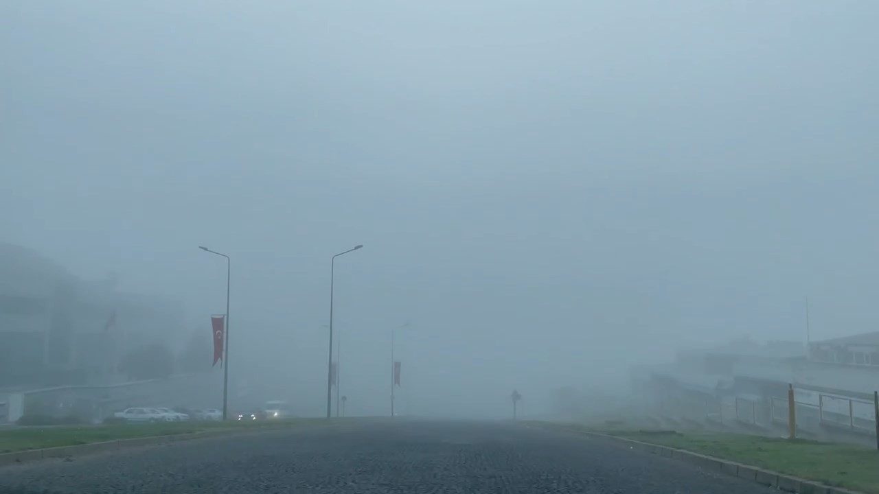 Bursa'da Sabah Saatlerinde Yoğun Sis Etkili Oldu