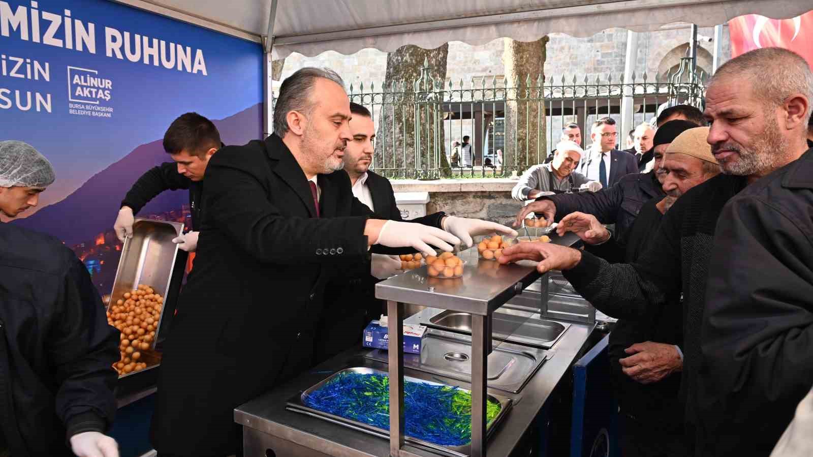 Bursada Şehitlerin Anısına Lokma Dağıtıldı