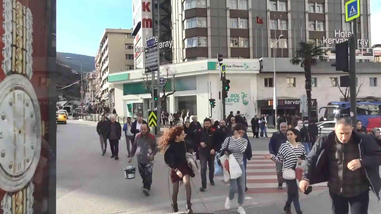 Bursada Şiddetli Lodos Zor Anlar Yaşatmaya Devam Ediyor