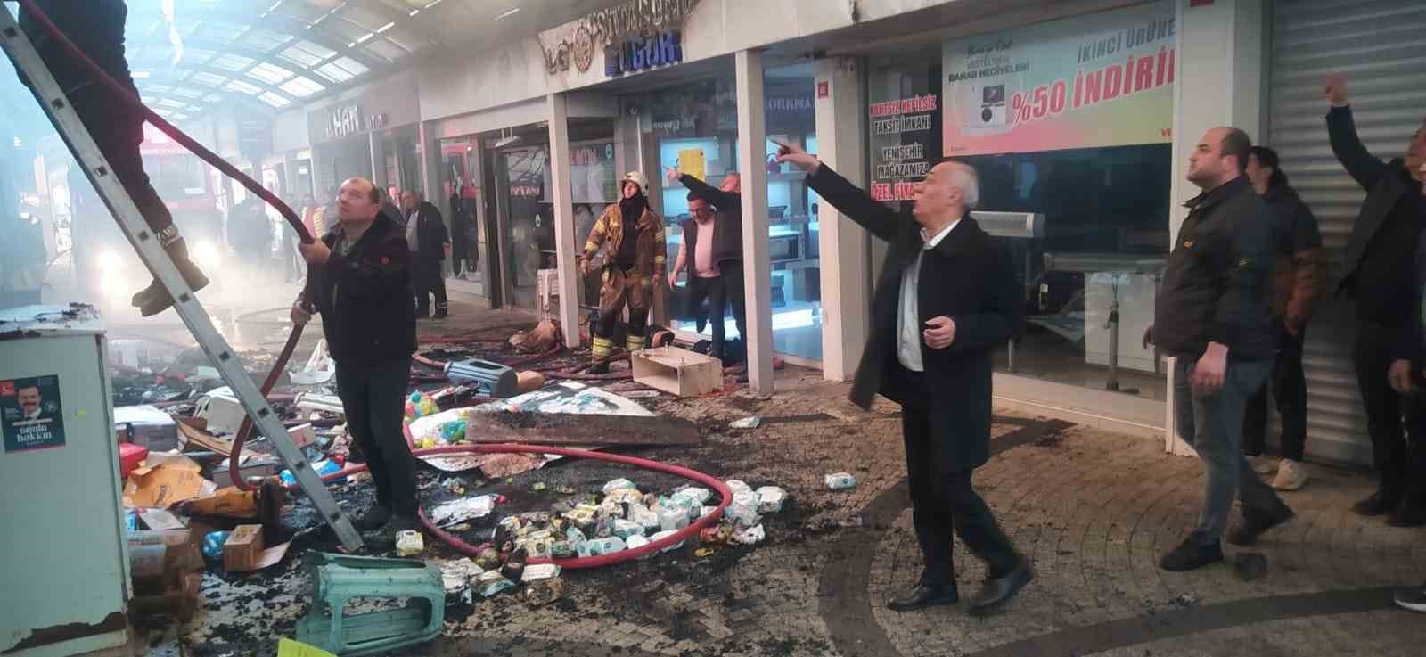 Bursada Tarihi Balibey Han Çarşısında Korkutan Yangın