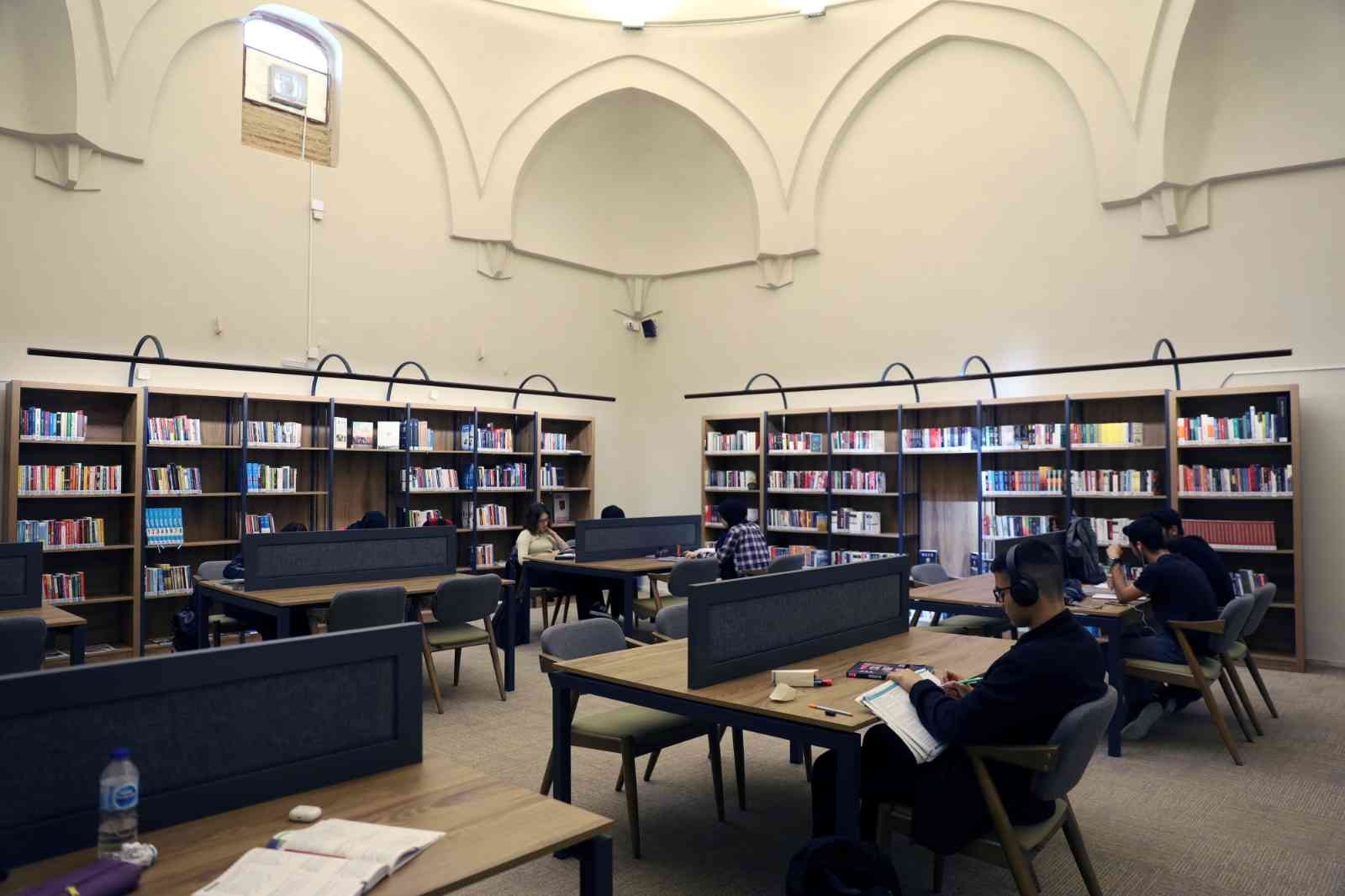 Bursada Tarihi Hamam Kütüphane Oldu