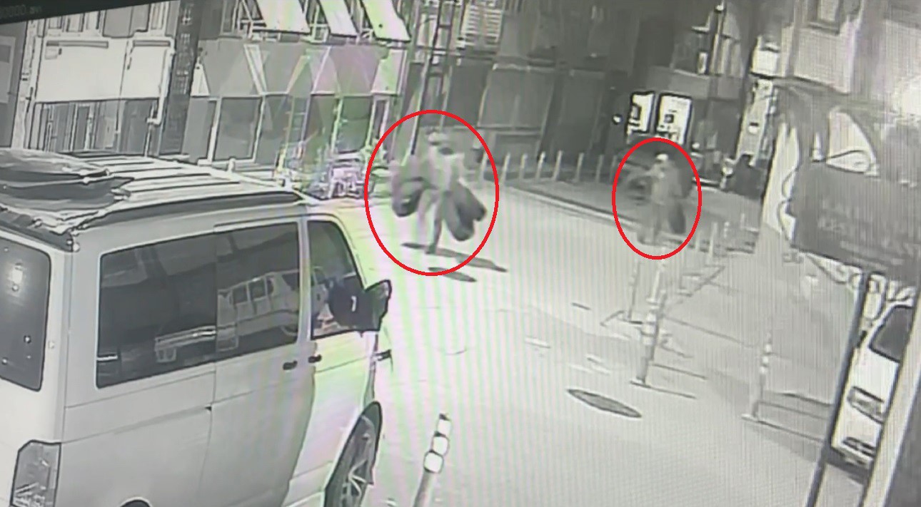 Bursada Tarihi Konaktan Kutu Kutu Eşya Çalan Hırsızlar Kamerada