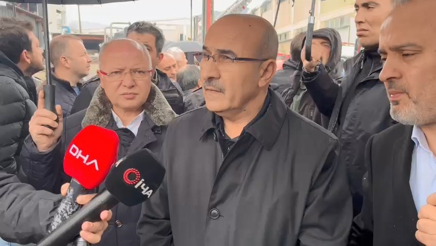 Bursada Tekstil Fabrikasındaki Yangına 30 İtfaiye Müdahale Ediyor