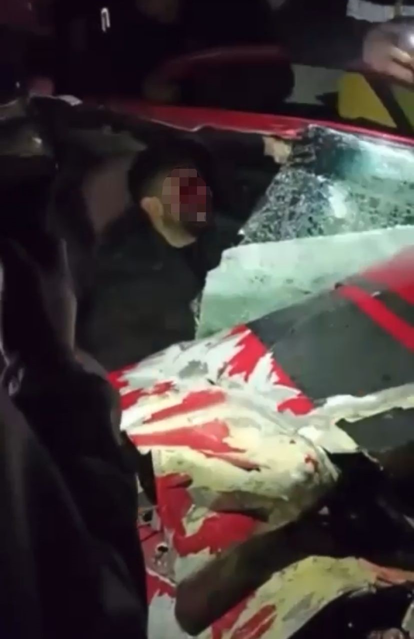 Bursada Tıra Çarpan Otomobil Hurdaya Döndü...sıkışan Sürücü Kurtarıldı
