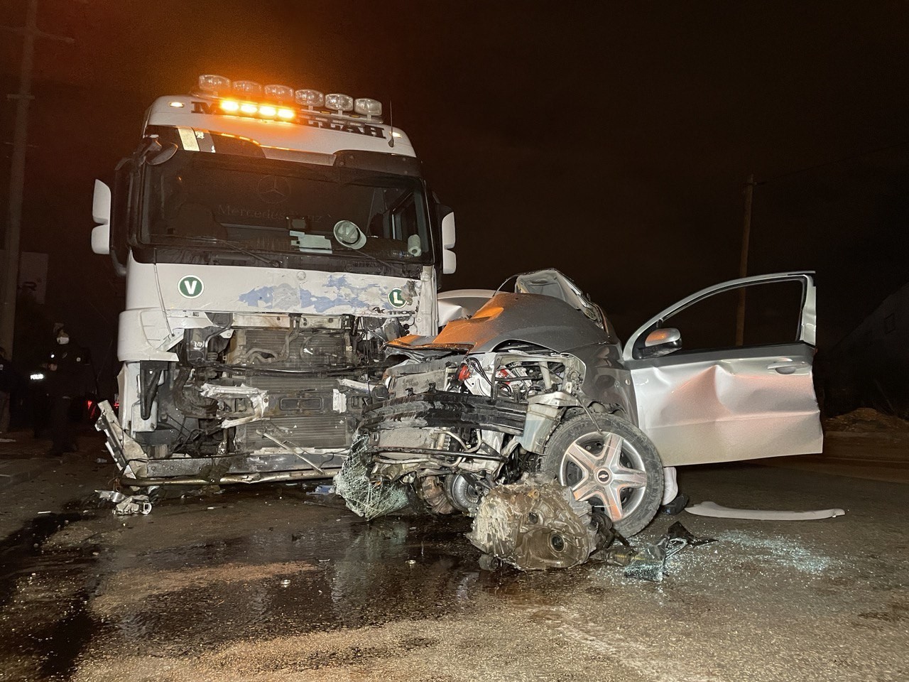 Bursada Tırla Otomobilin Kafa Kafaya Çarpıştığı Kaza Ânı Kamerada