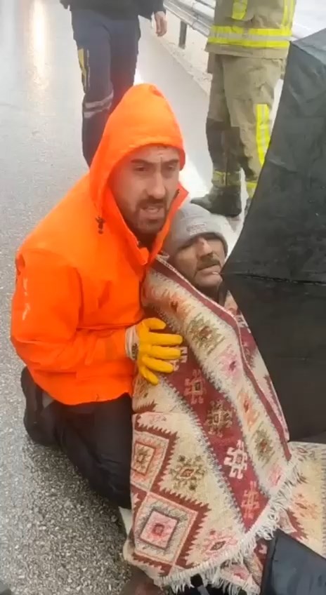 Bursada Yağış Kazaya Neden Oldu, 3 Kişi Yaralandı