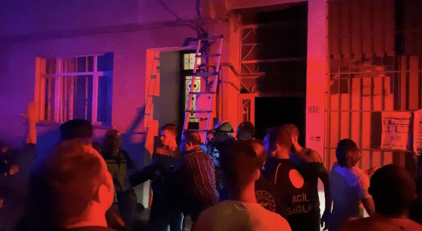 Bursada Yangın Paniği: Dumandan Zehirlenen 6 Kişiyi Mahalleli Böyle Kurtardı