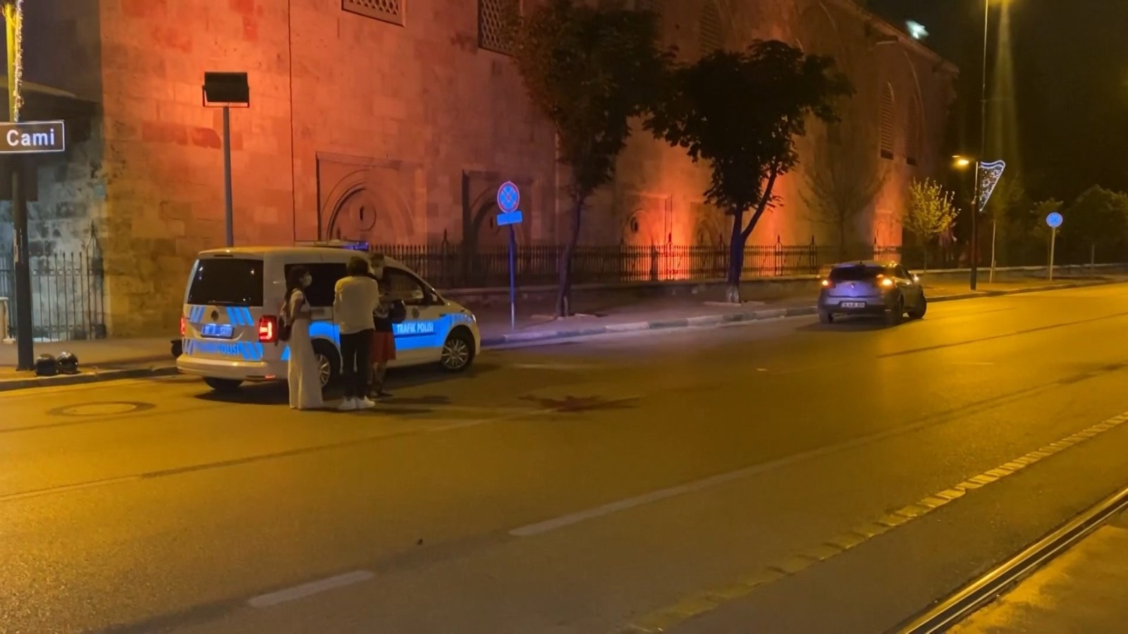 Bursa'da Yolun Karşısına Geçen Yaşlı Adama Motosiklet Çarptı