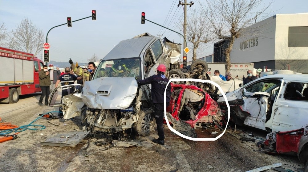Bursadaki Tır Faciasında 3 Aracın Altında Kaldı, Dehşet Anlarını Anlattı