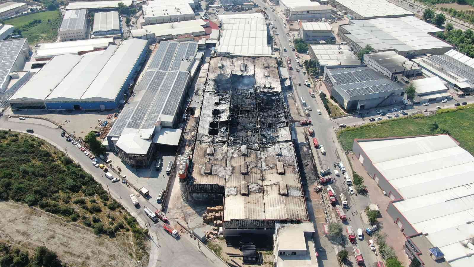 Bursadaki Yangın Sonrası Hurda Haline Dönen Fabrika Havadan Görüntülendi