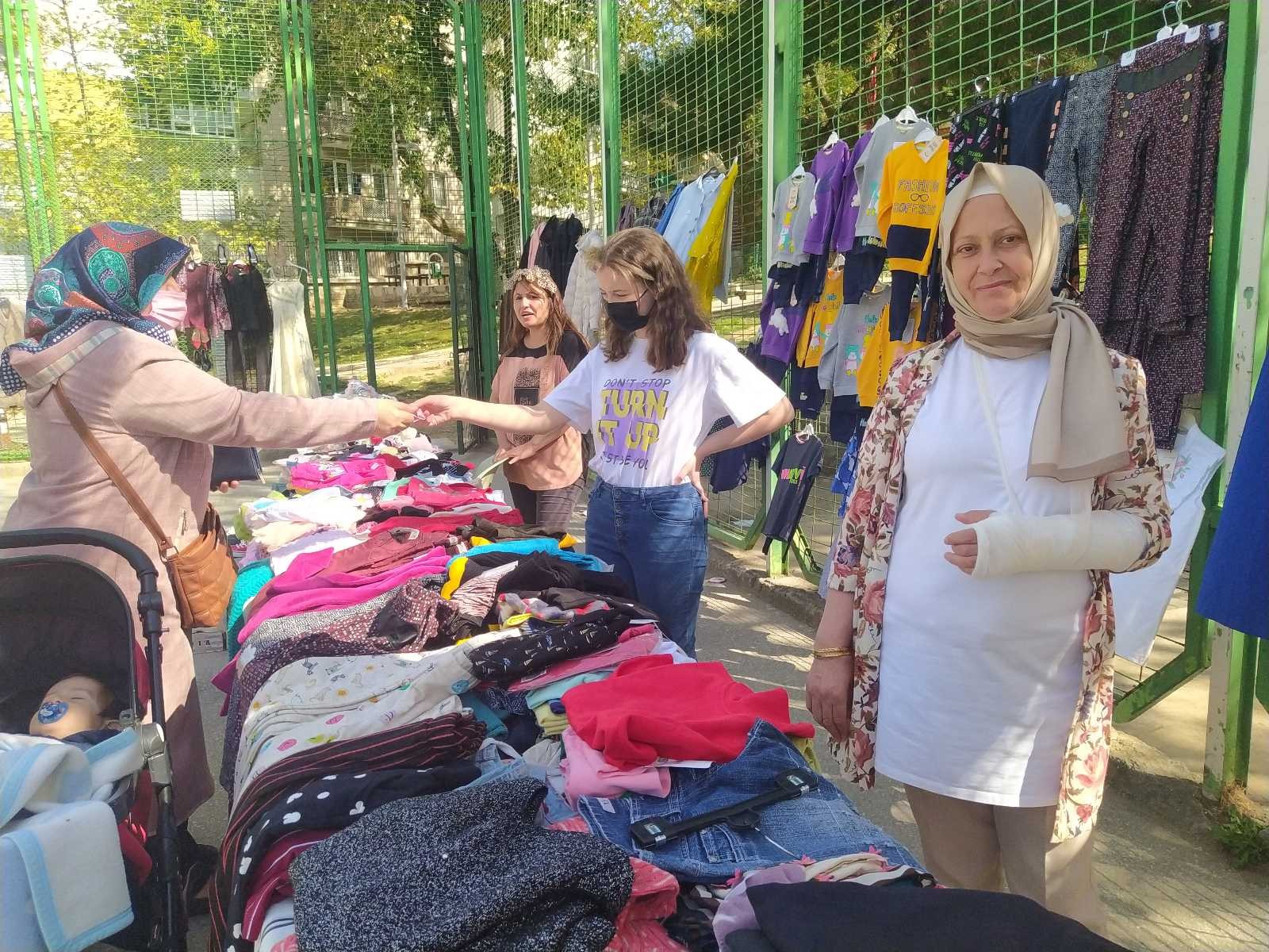 Bursalılar, Üniversite Öğrencileri Ve Engelliler İçin Hayır Panayırı Açtı