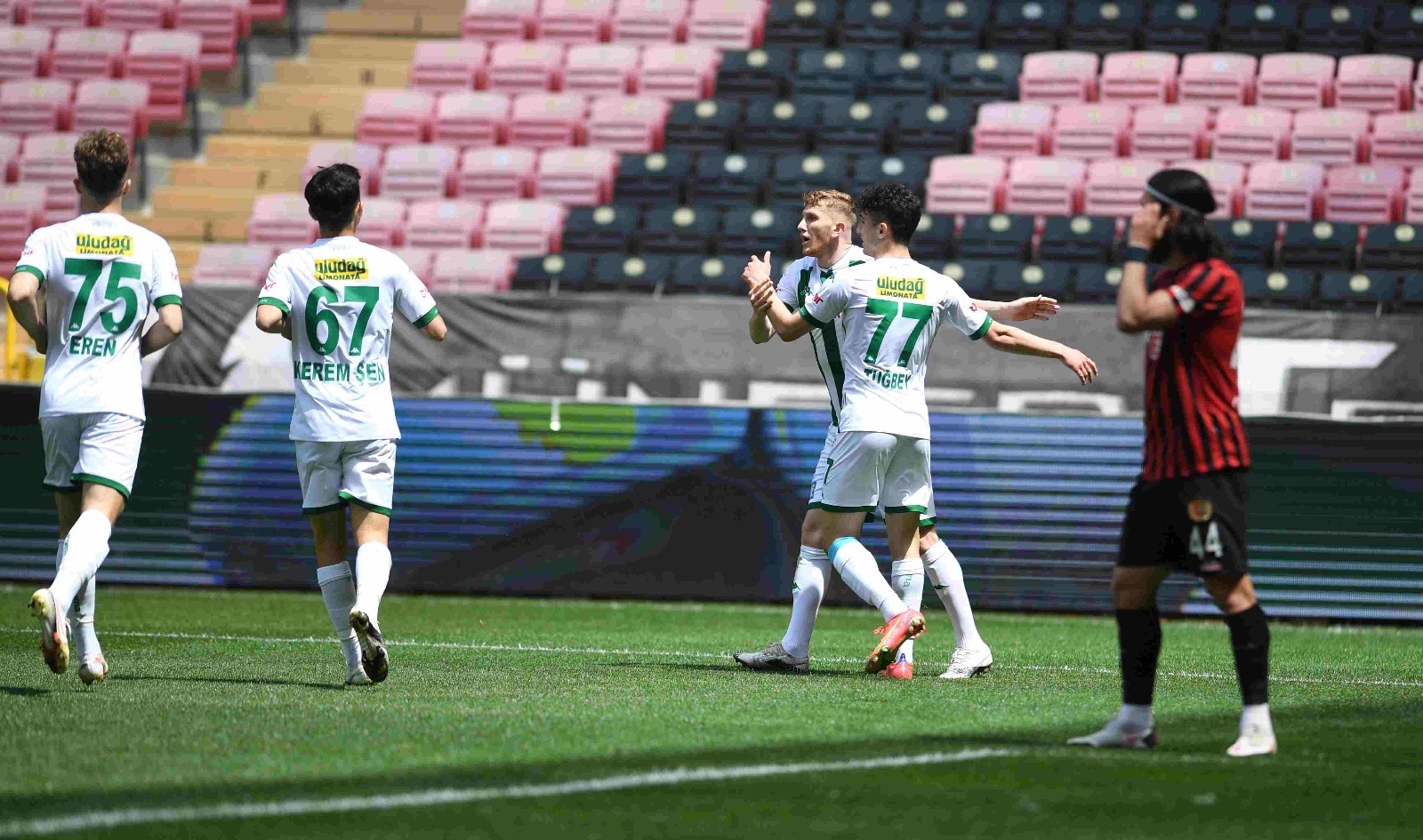 Bursaspor Bu Sezon Üç Takıma Puan Kaptırmadı