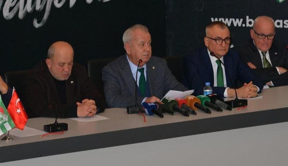 Bursaspor Divan Kurulu Başkanı Galip Sakder: “Yönetime Sahip Çıkılmalı”