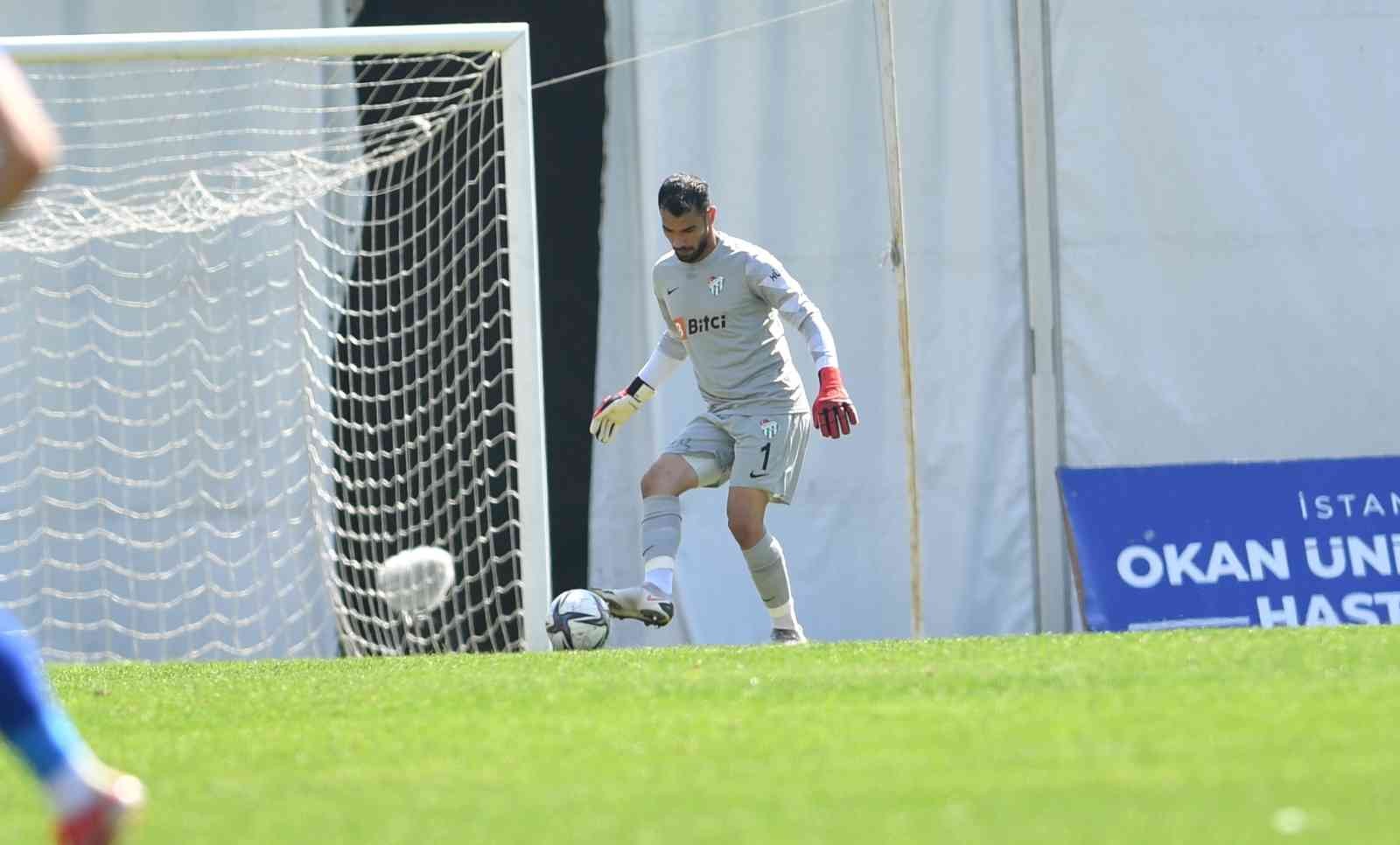 Bursaspor Genç Kalecisi Canberk Yurdakulun Sözleşmesini 3 Yıl Uzattı