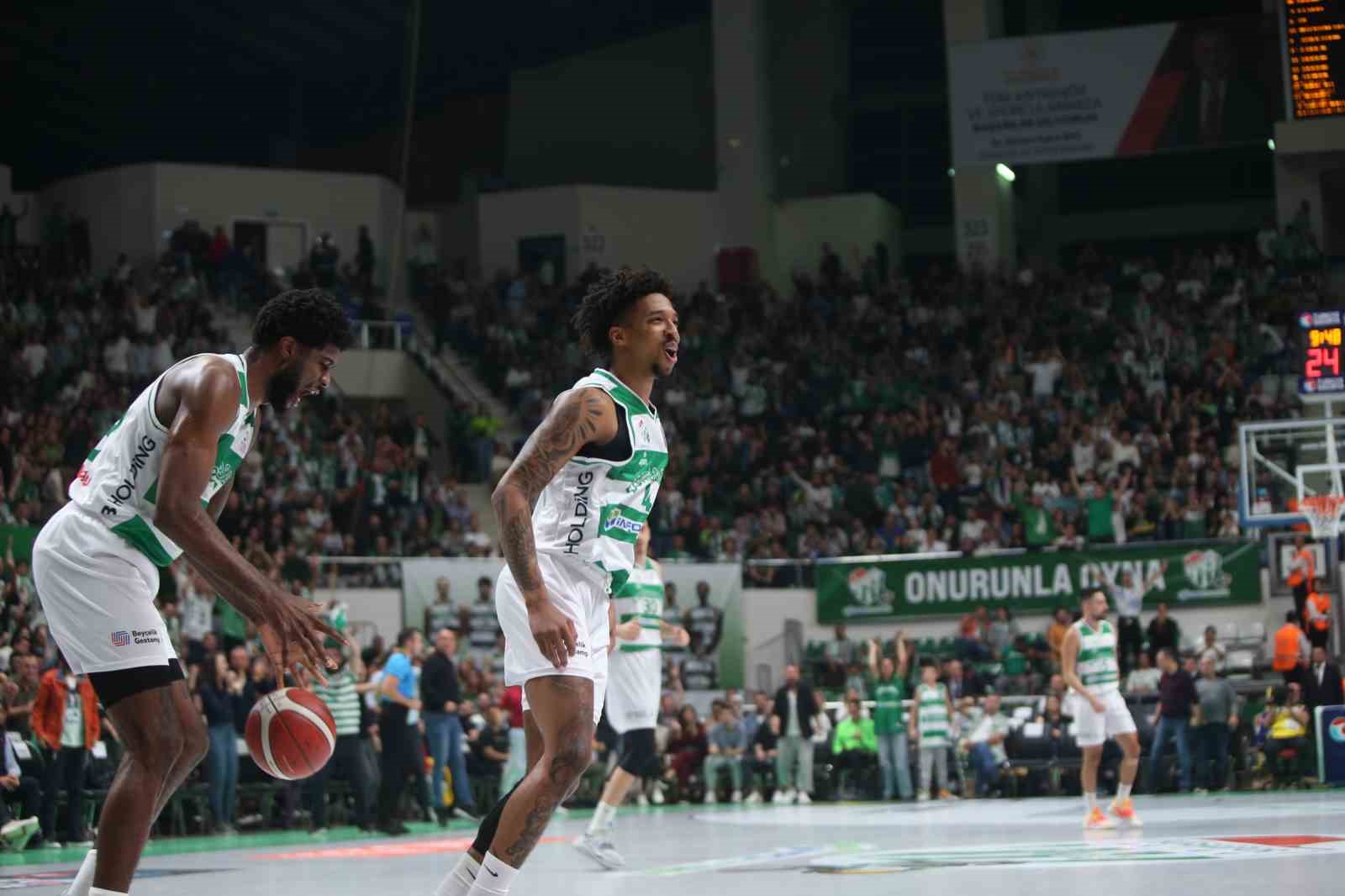 Bursaspor, Jordan Floyd İle Yollarını Ayırdı